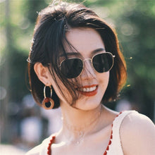 Load image into Gallery viewer, Classic Vintage Sunglasses