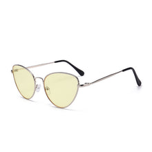 Load image into Gallery viewer, Vintage Cat Eye Sunglasses
